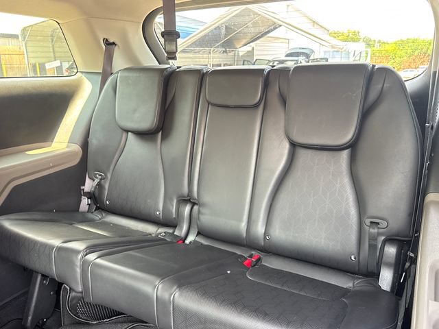 Used 2025 Kia Carnival FWD image 12