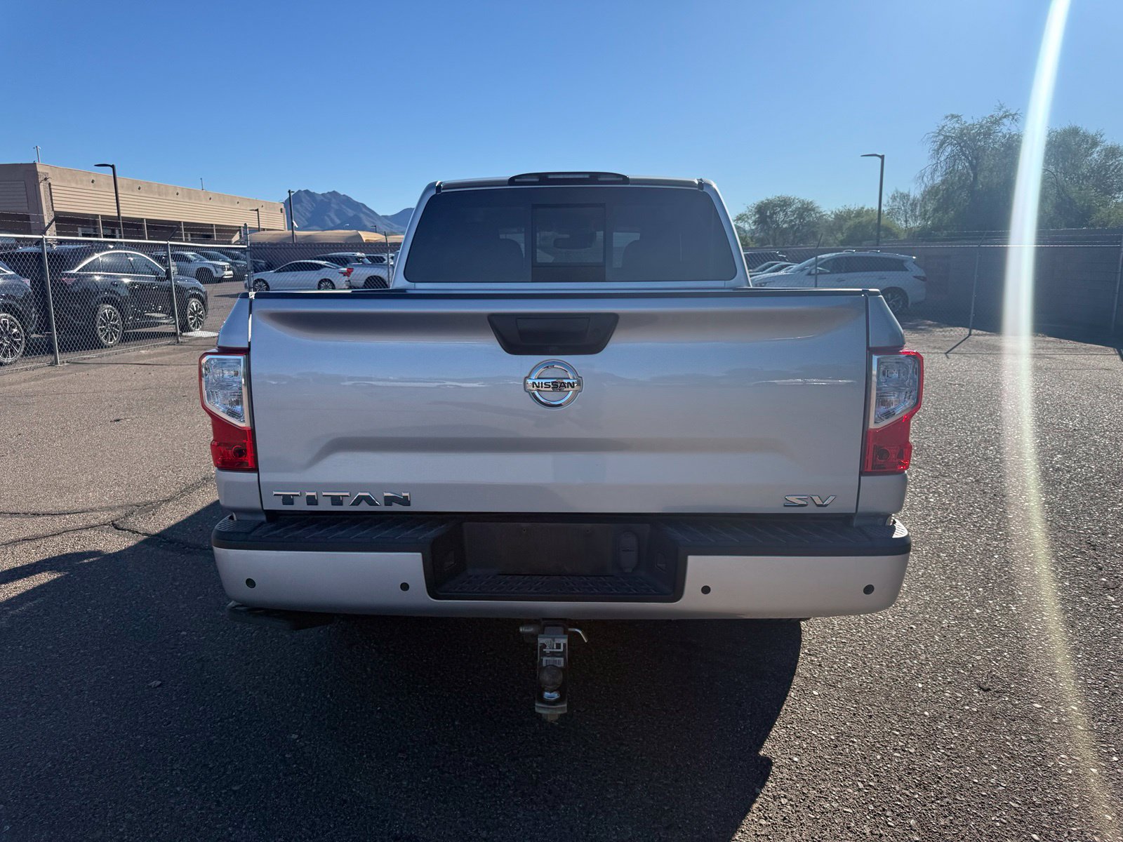 Used 2020 Nissan Titan SV w/ SV Convenience Package RWD image 6