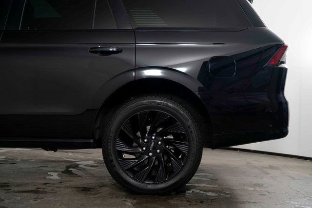 Used 2025 Lincoln Navigator Reserve w/ Jet Appearance Package image 11