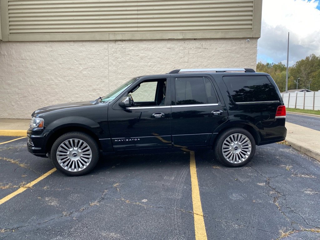 Used 2016 Lincoln Navigator Reserve image 2