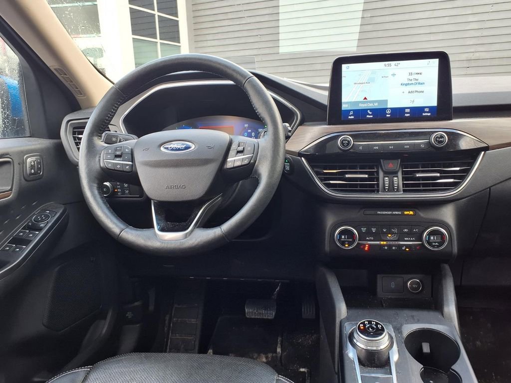 Used 2020 Ford Escape Titanium image 4