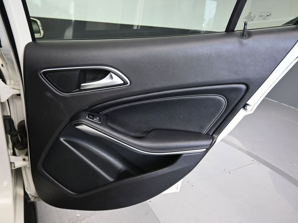 Used 2018 Mercedes-Benz GLA 250 4MATIC image 35