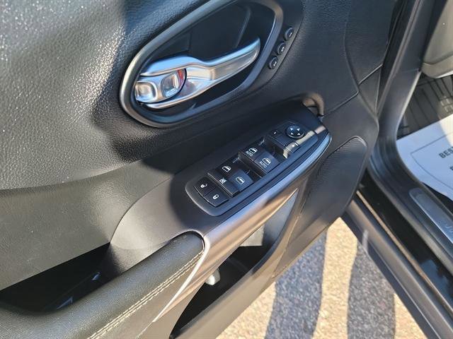 Used 2020 Jeep Cherokee Limited image 13