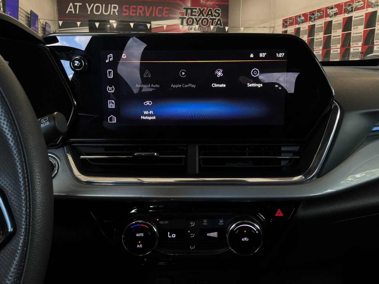 Used 2025 Chevrolet Trax LT FWD image 23