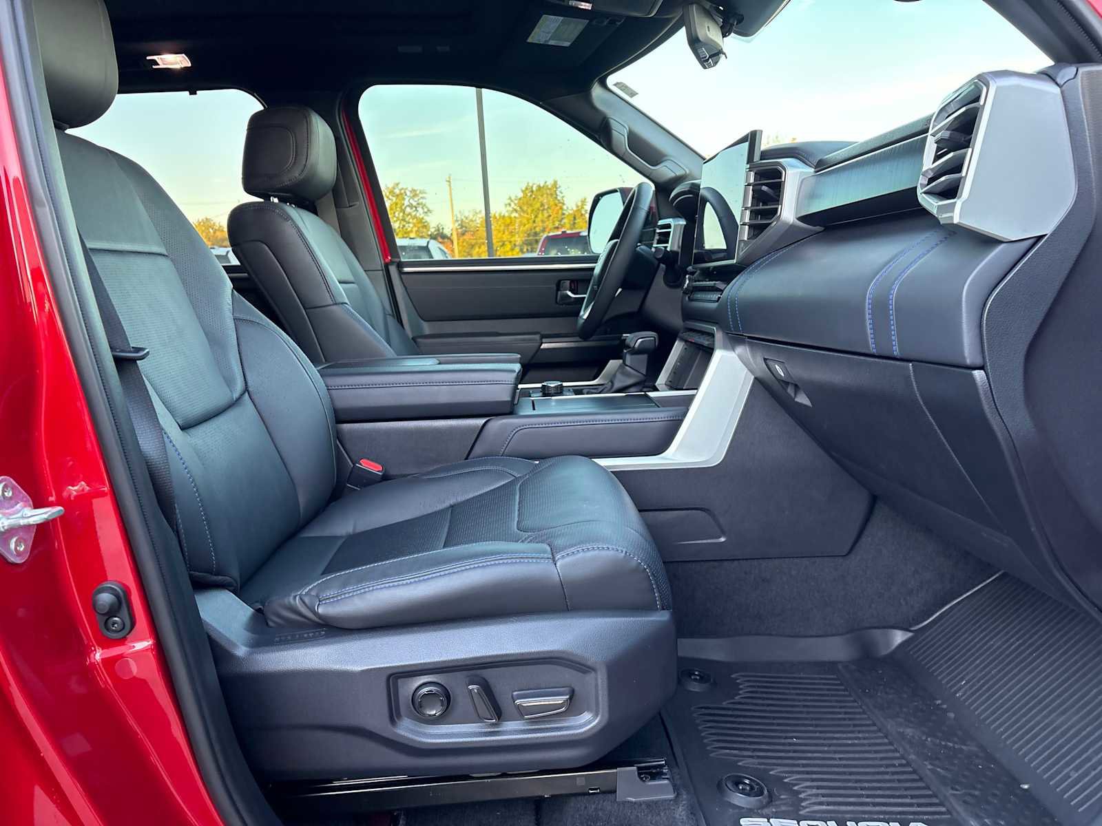 Used 2025 Toyota Sequoia Platinum image 23