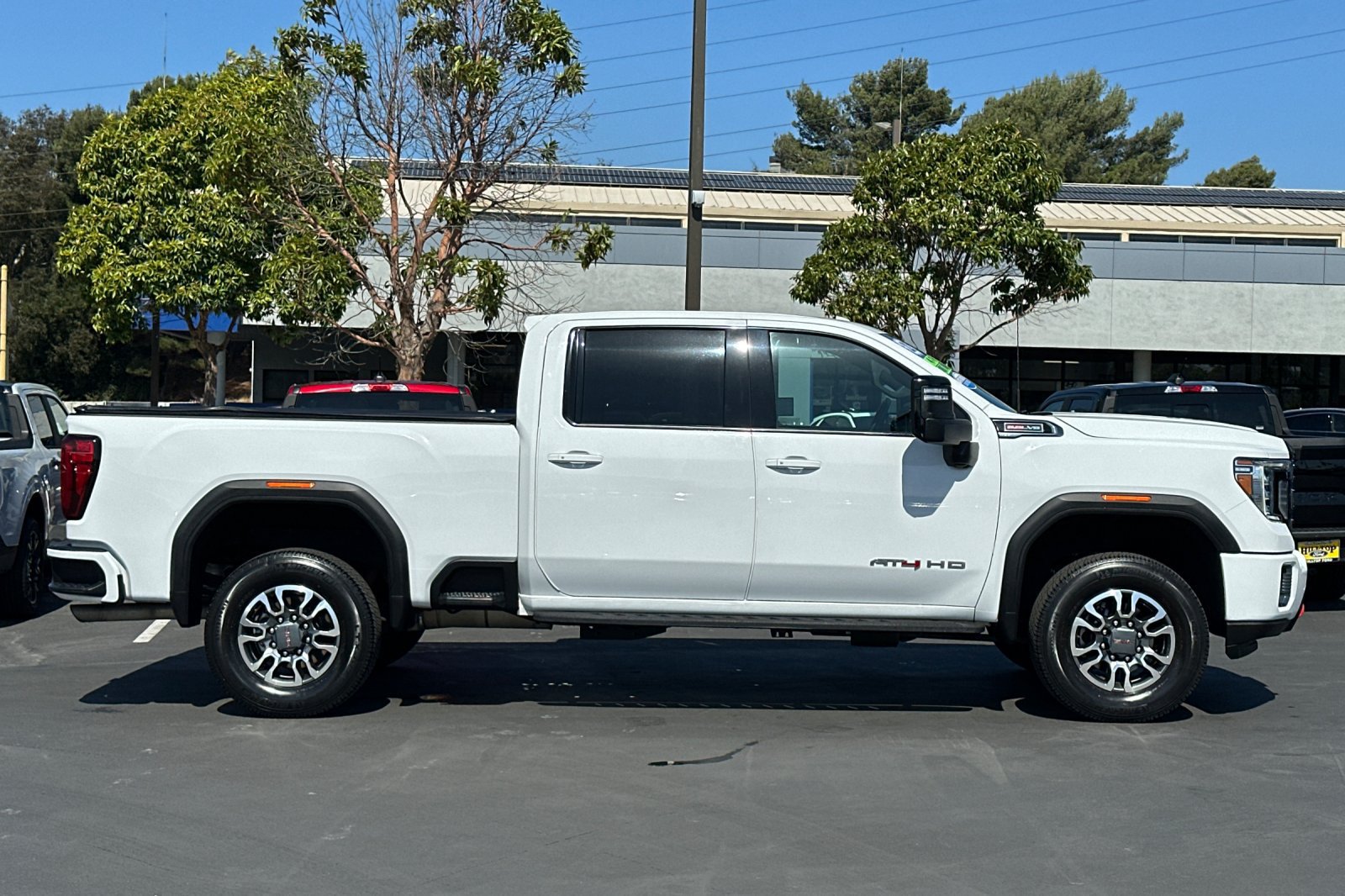 Used 2022 GMC Sierra 2500 AT4 AWD/4WD image 4
