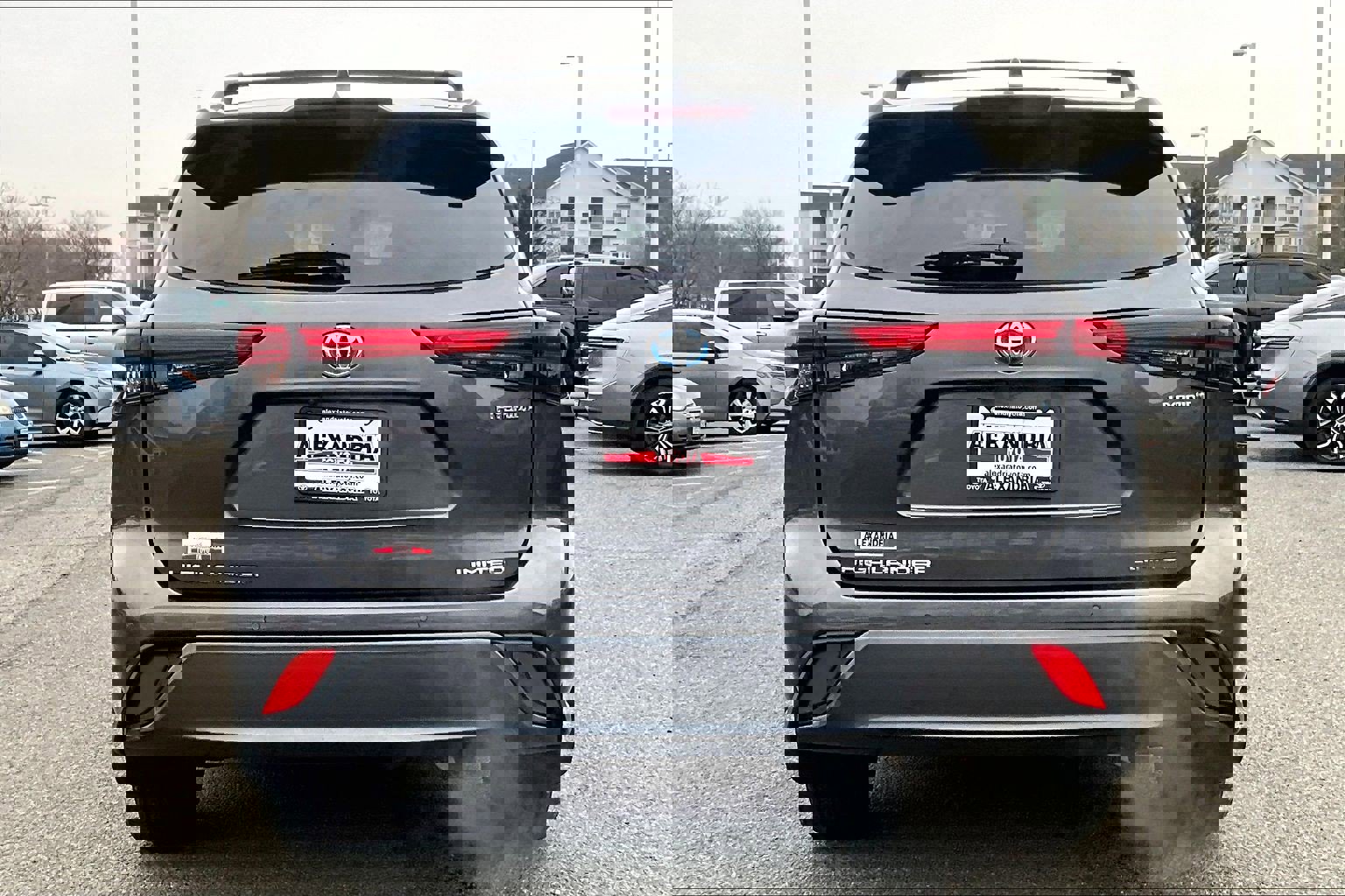 Used 2023 Toyota Highlander Limited image 4