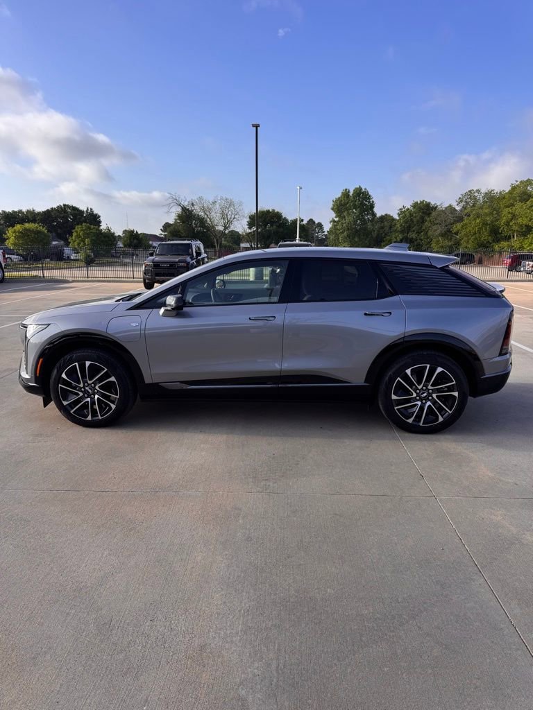 Used 2025 Cadillac Optiq Sport 1 image 4