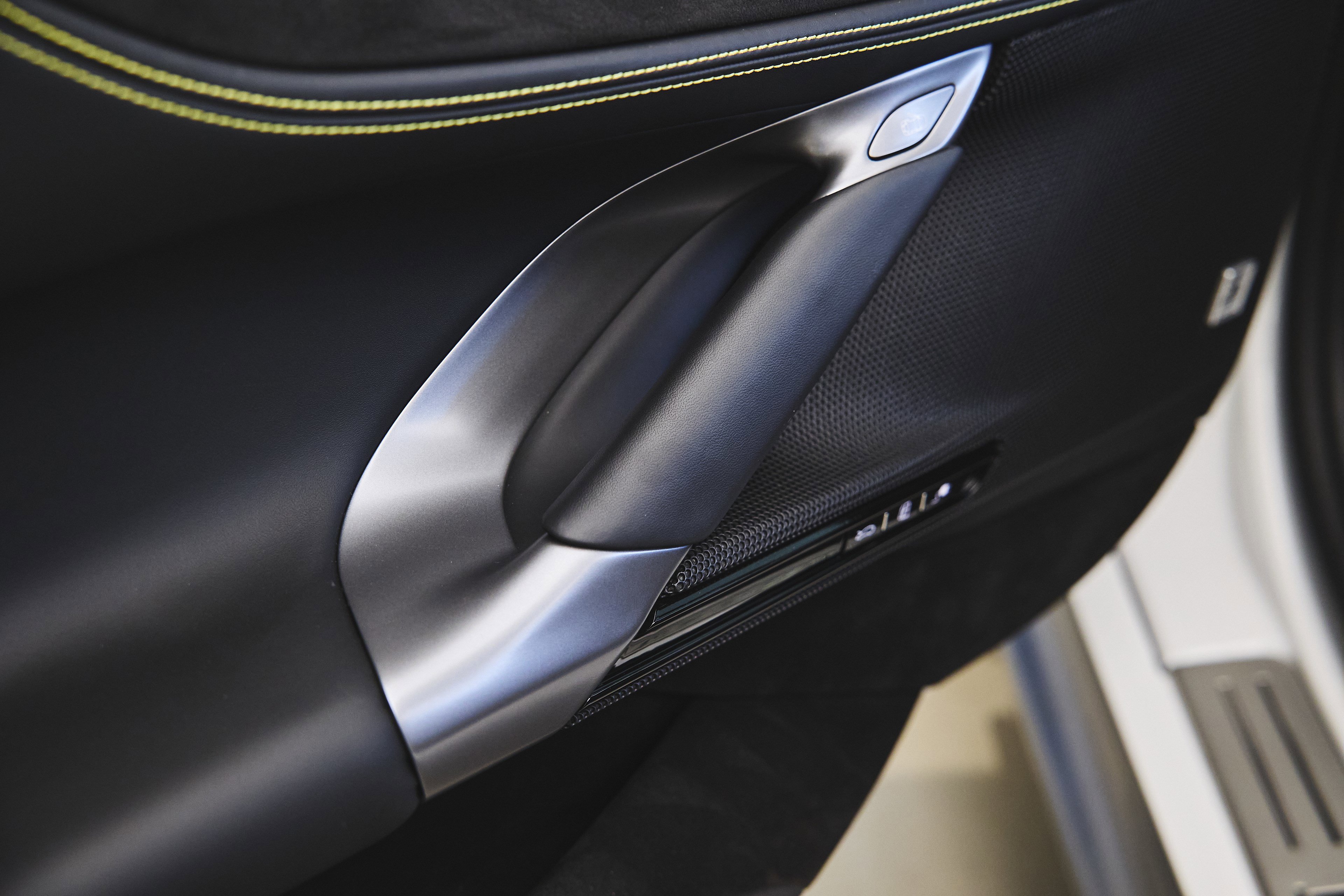 Used 2024 Ferrari SF90 Spider image 29