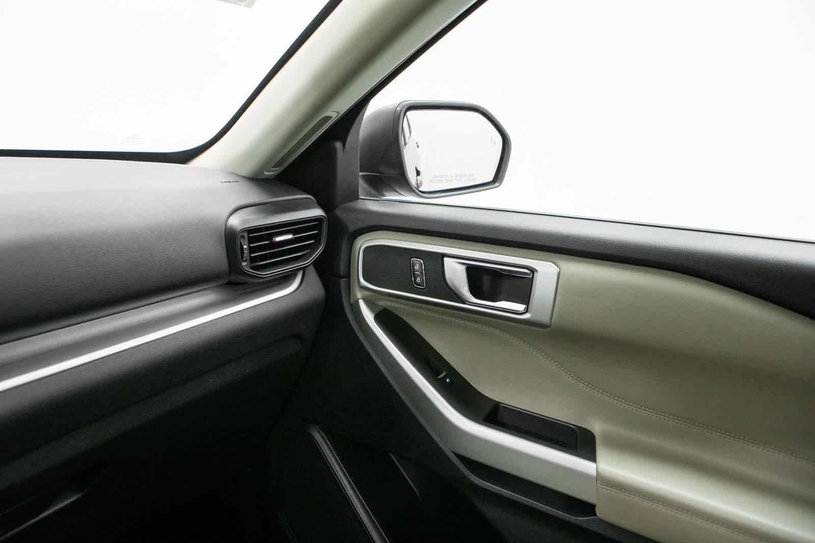 Used 2023 Ford Explorer XLT RWD image 28