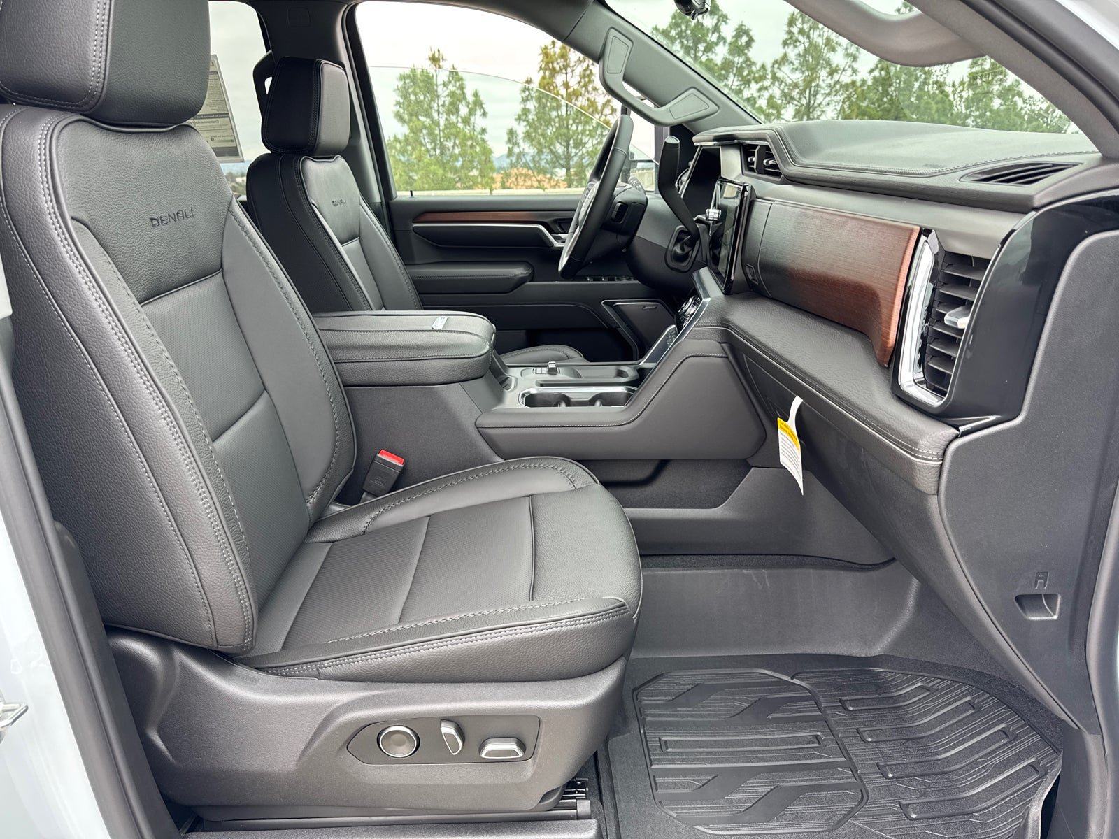 New 2026 GMC Sierra 2500 Denali w/ Denali Reserve Package AWD/4WD image 16