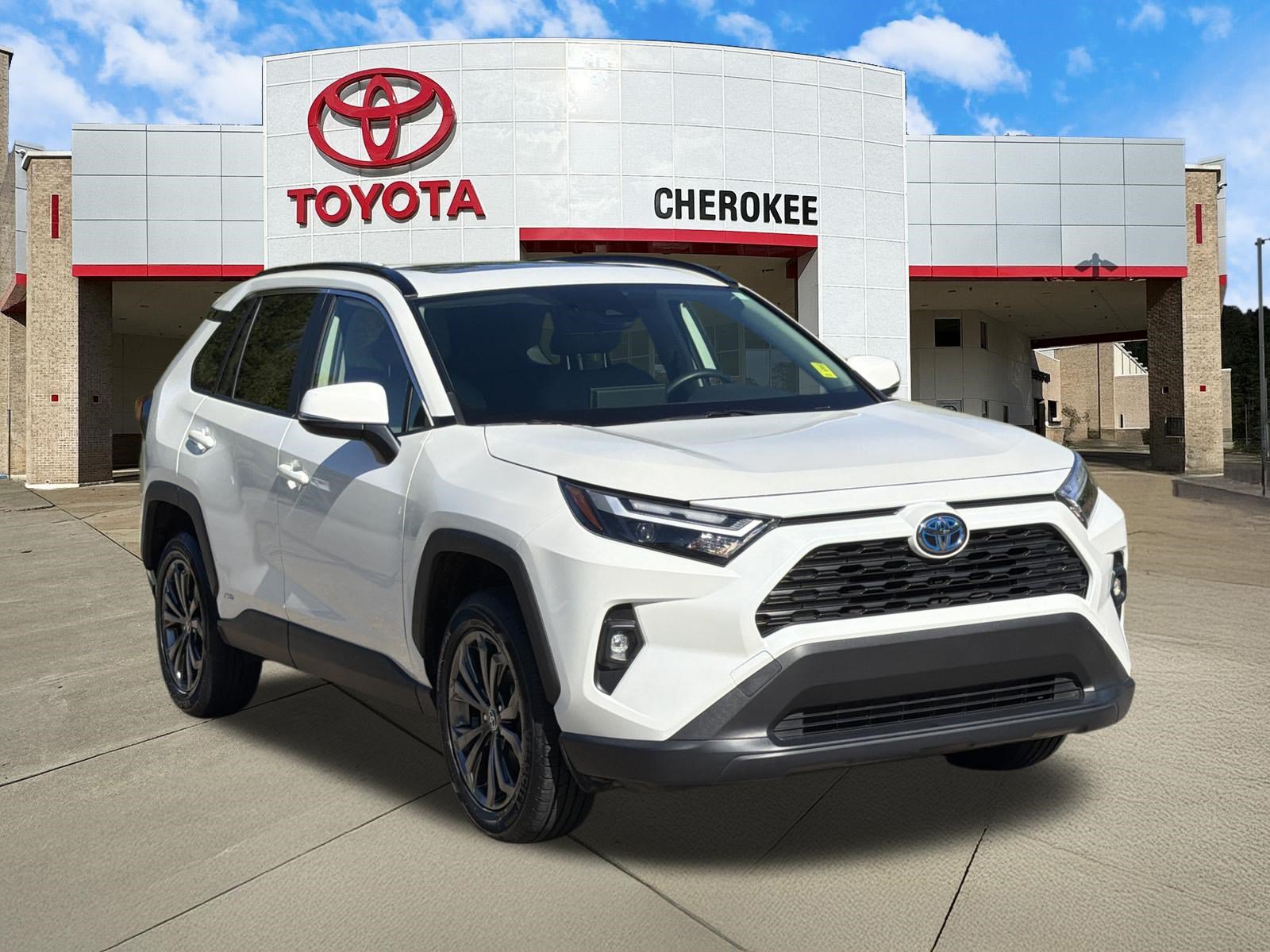 Used 2022 Toyota RAV4 XLE Premium AWD/4WD image 3