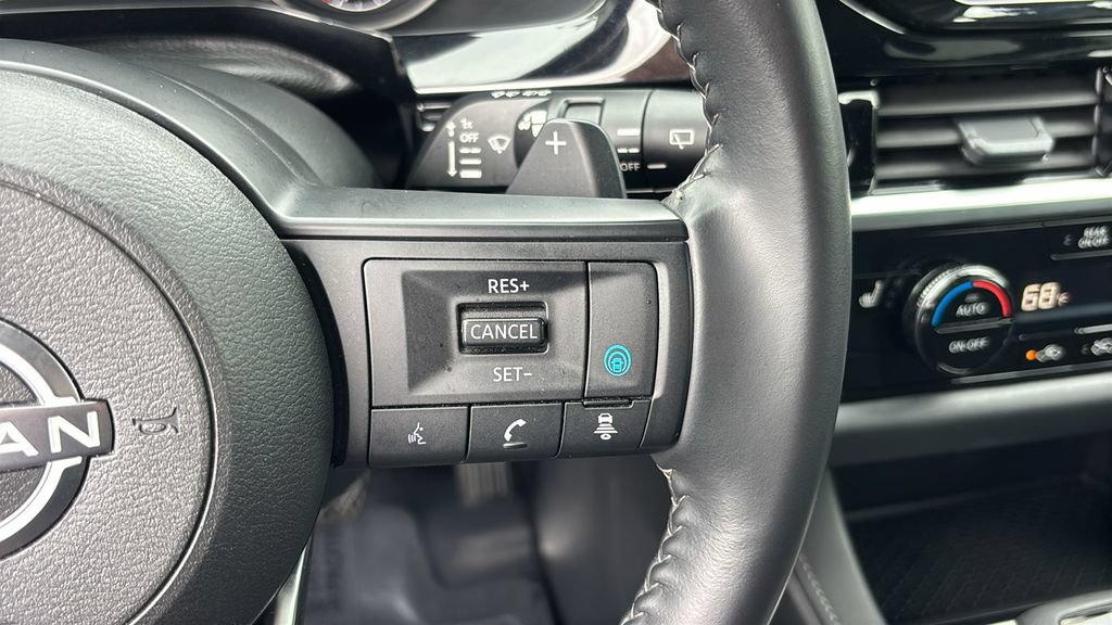 Used 2025 Nissan Pathfinder SV AWD/4WD image 18