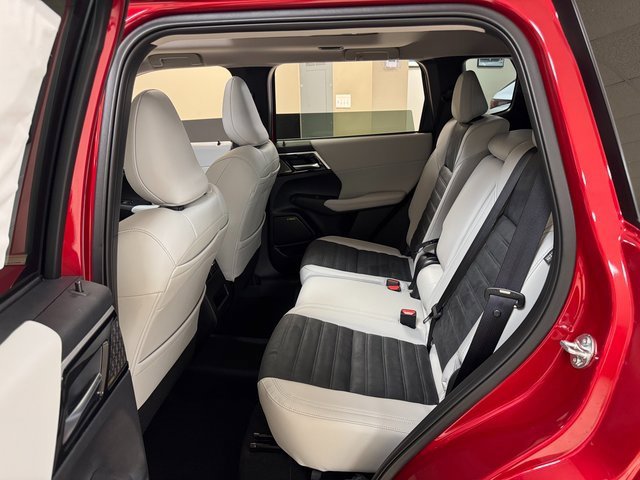 New 2025 Mitsubishi Outlander SE image 22