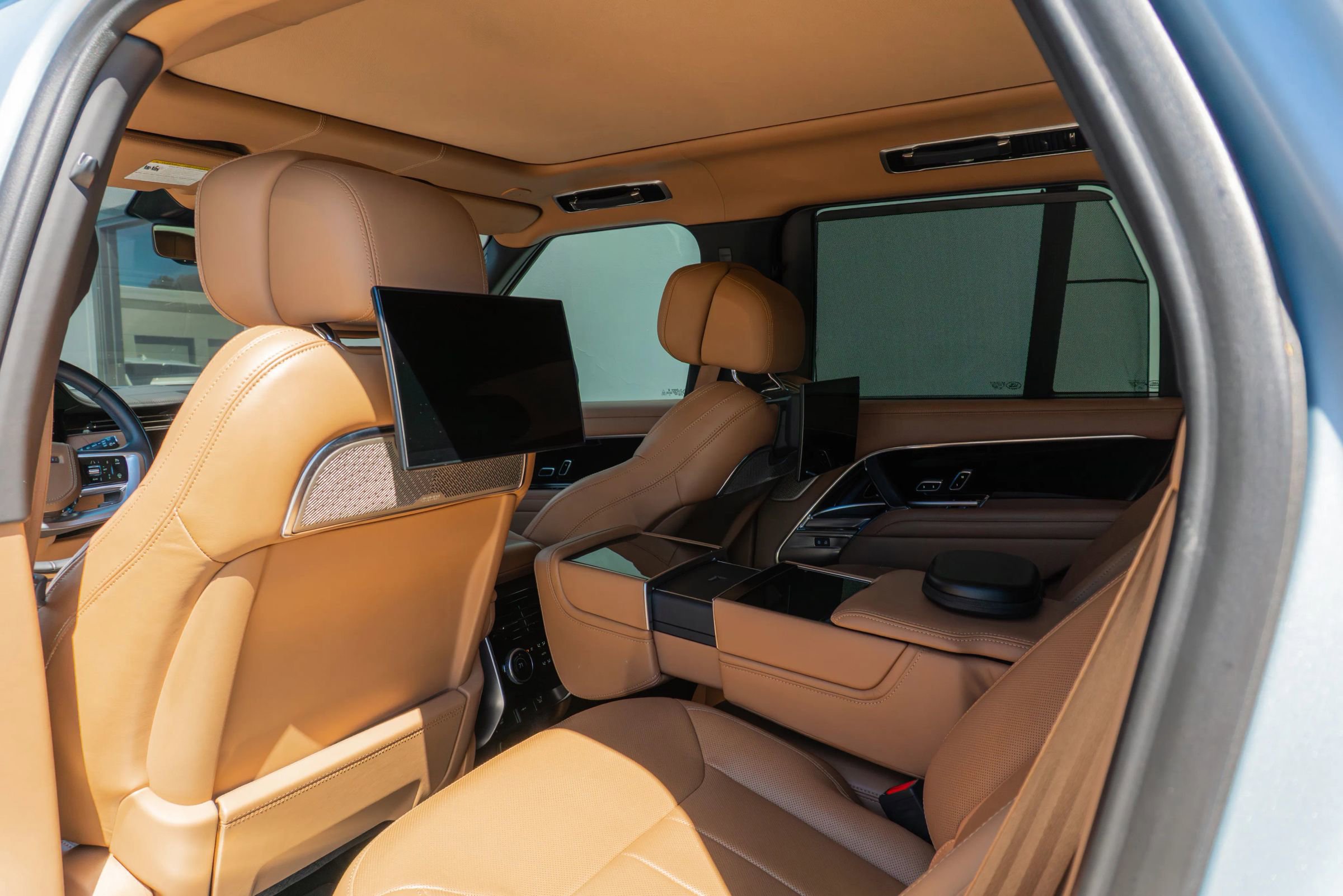 Used 2023 Land Rover Range Rover Autobiography image 11