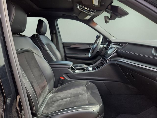 Used 2023 Jeep Grand Cherokee Altitude image 13