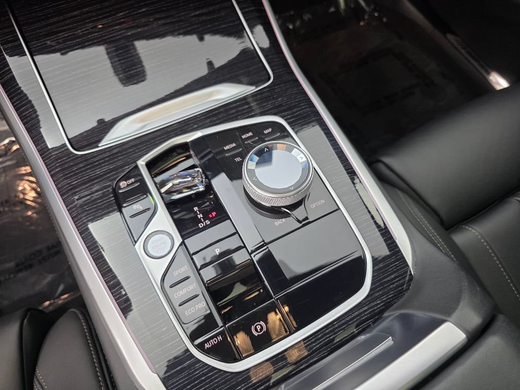 Certified 2025 BMW X5 sDrive40i w/ Executive Package RWD image 24