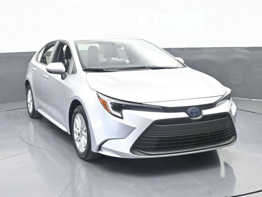 Used 2024 Toyota Corolla LE w/ LE Convenience Package image 9