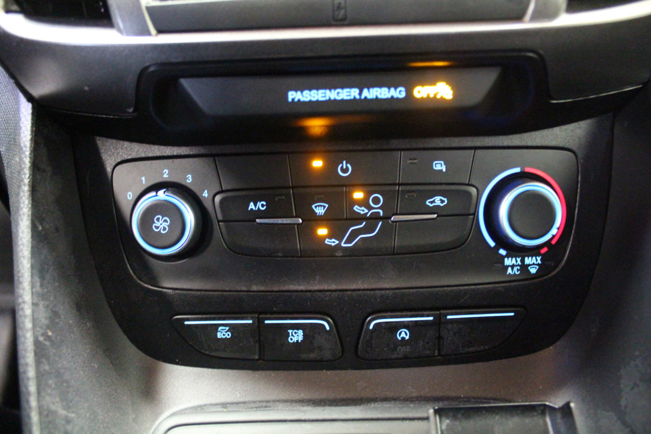 Used 2023 Ford Transit Connect XLT image 15