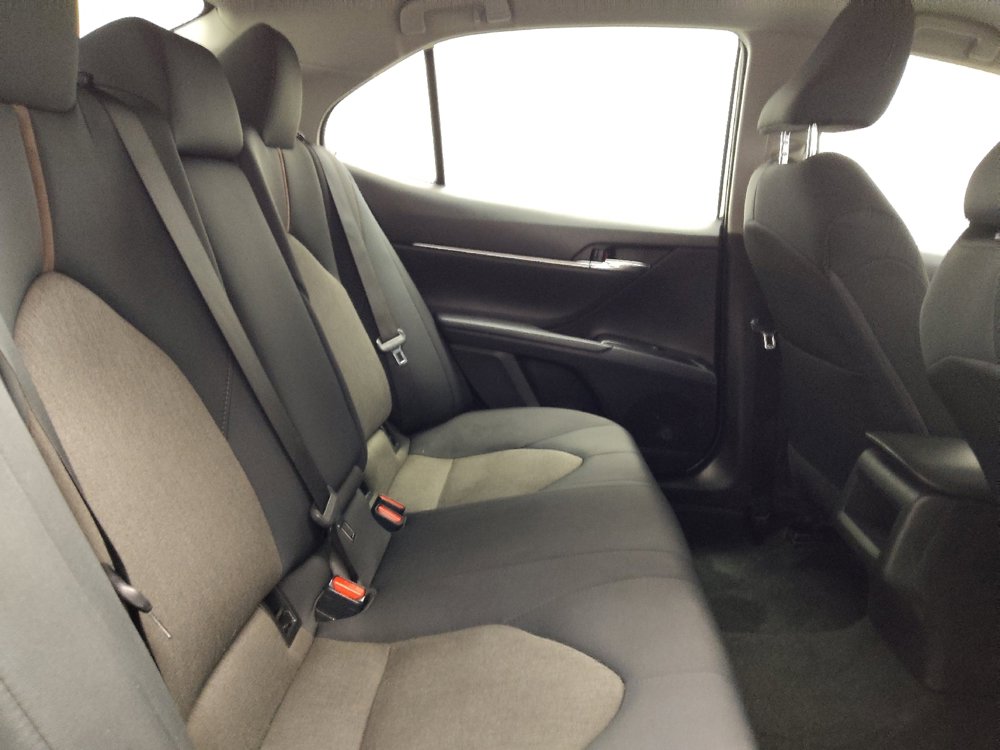 Used 2020 Toyota Camry LE image 19