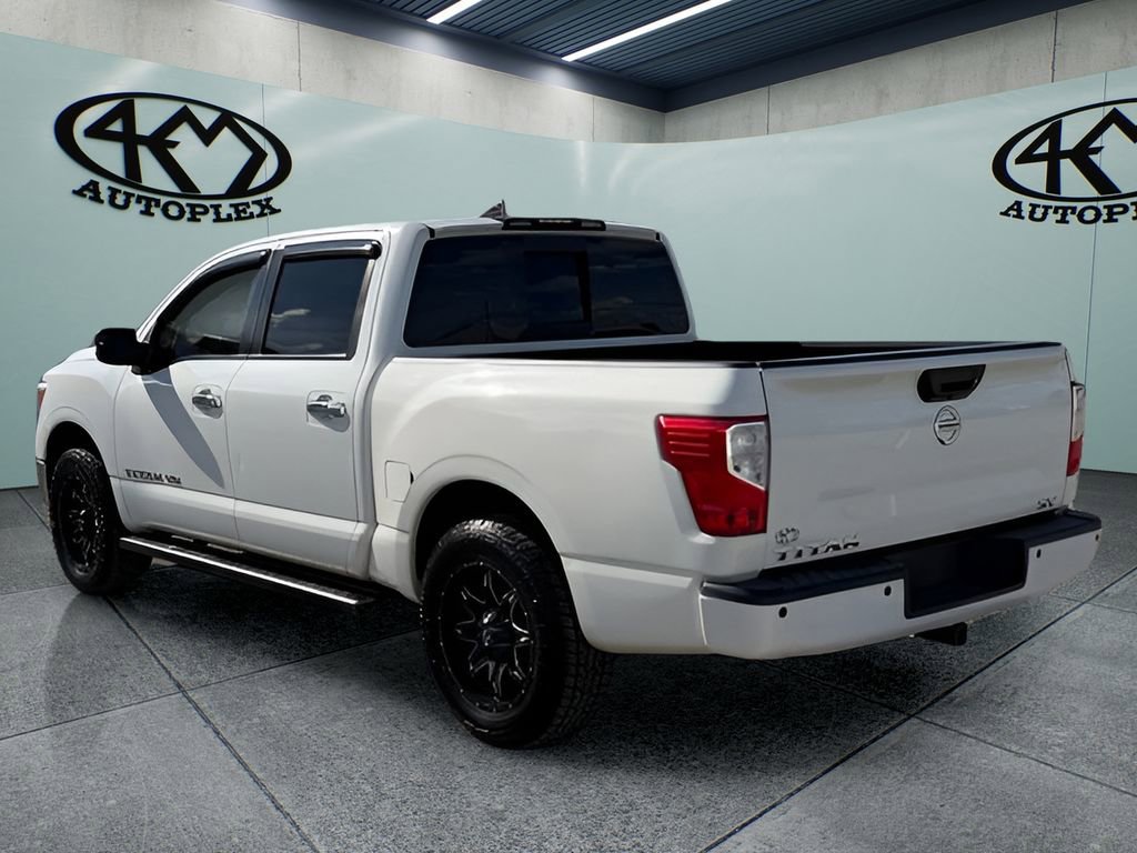 Used 2018 Nissan Titan SV w/ SV Convenience Package RWD image 5
