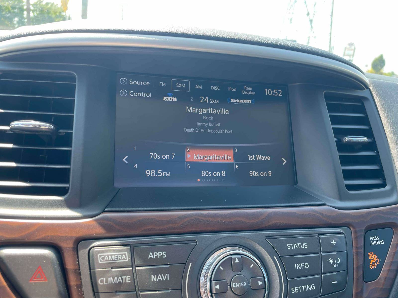 Used 2017 Nissan Pathfinder Platinum w/ Family Entertainment Package AWD/4WD image 16