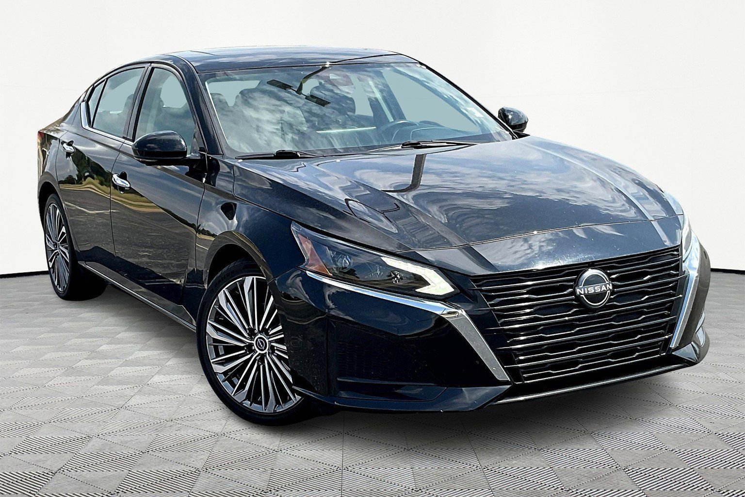 Used 2023 Nissan Altima 2.5 SL image 1