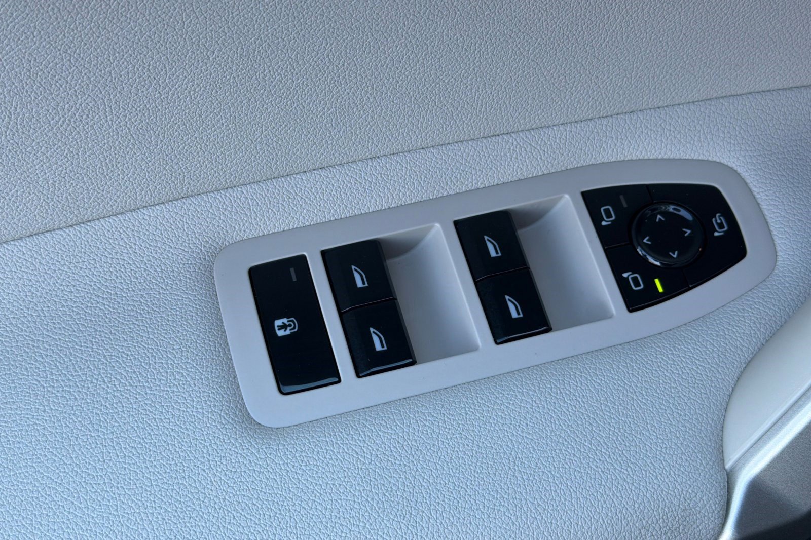 Certified 2023 BMW iX xDrive50 w/ Ultimate Package 2 image 13