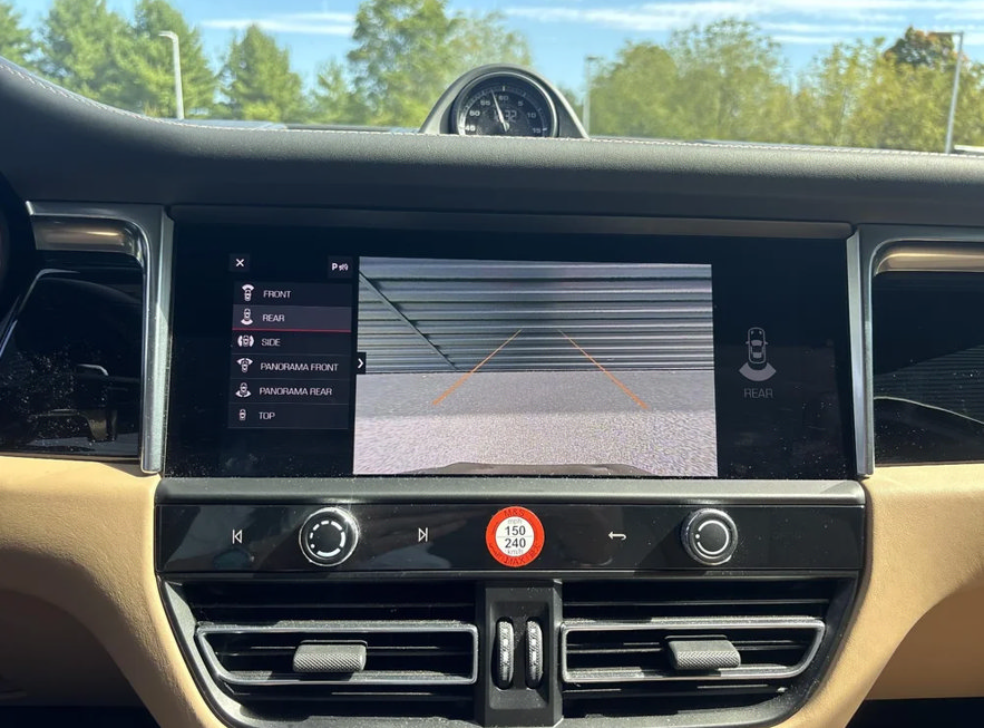 Certified 2023 Porsche Macan S AWD/4WD image 19