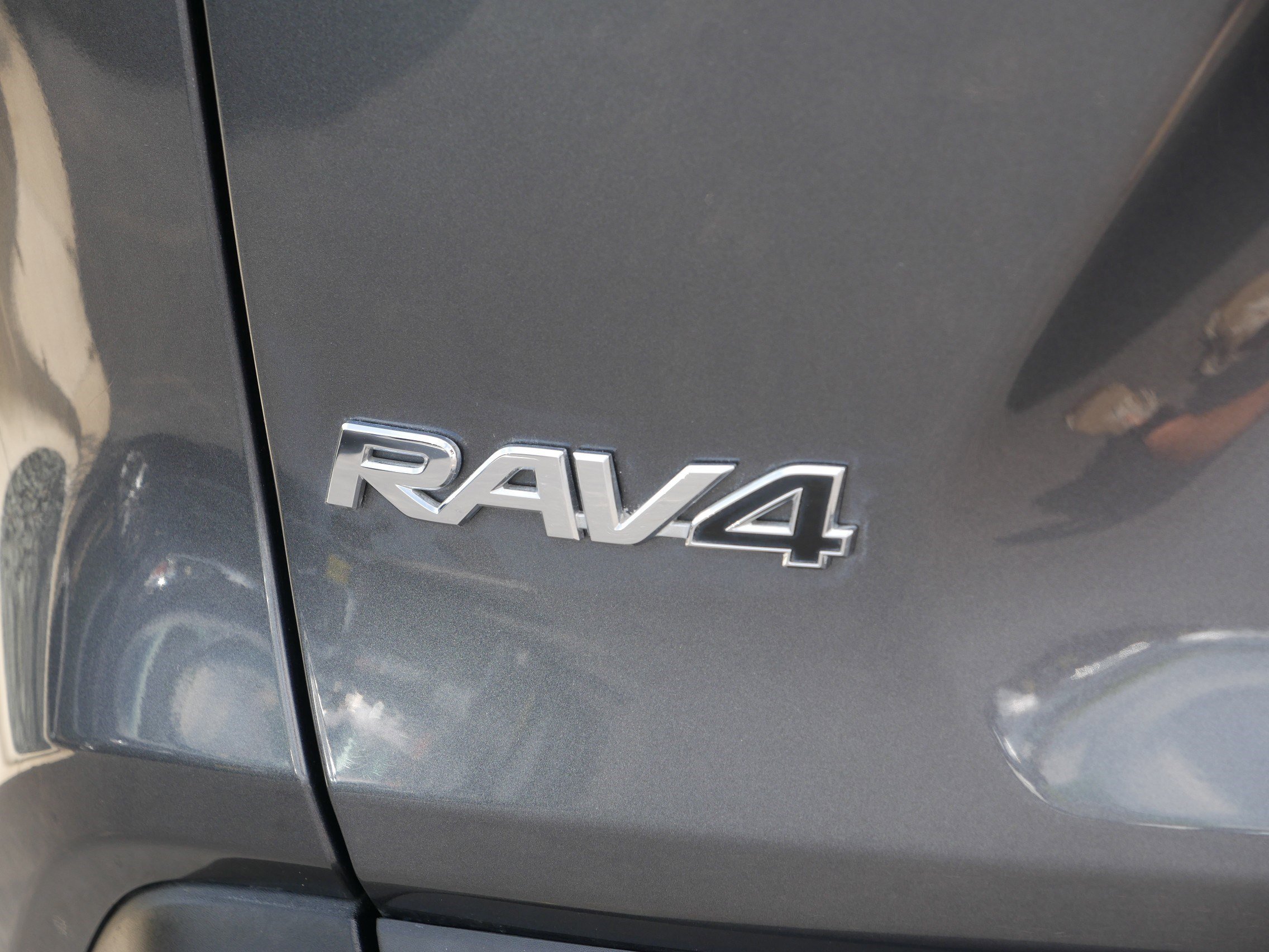 Used 2019 Toyota RAV4 XLE image 5