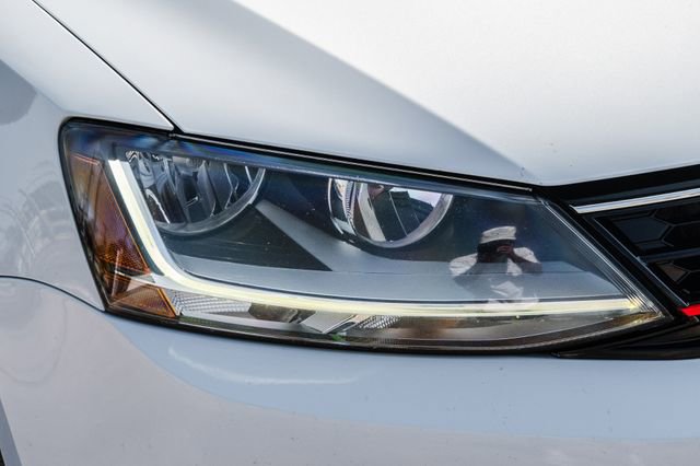 Used 2017 Volkswagen Jetta SE image 36