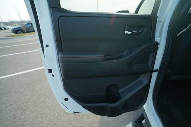 Used 2024 Nissan Frontier PRO-4X w/ Technology Package image 16