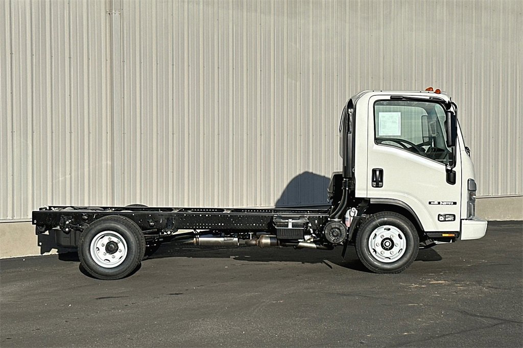 Used 2024 Isuzu NPR image 4