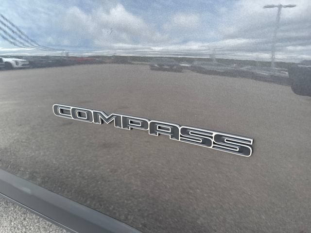 Used 2019 Jeep Compass Latitude w/ Popular Equipment Group AWD/4WD image 4