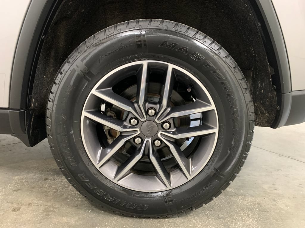 Used 2020 Jeep Grand Cherokee Limited AWD/4WD image 25