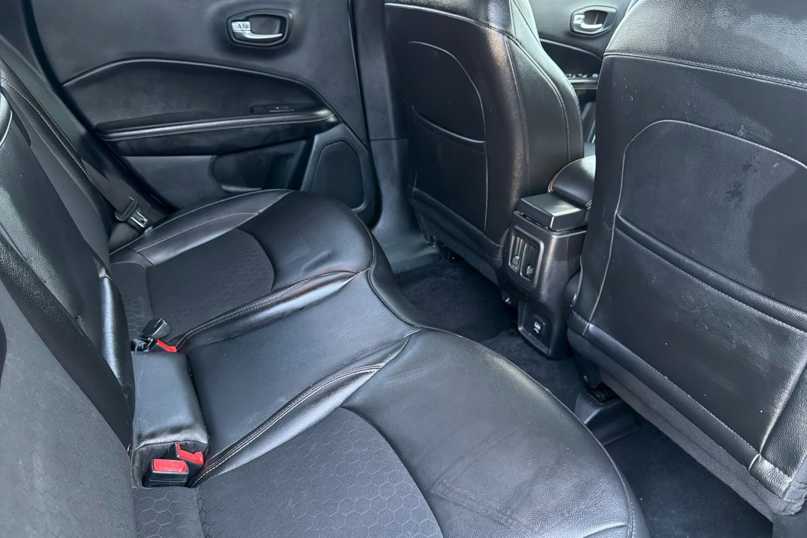 Used 2020 Jeep Compass Latitude image 30