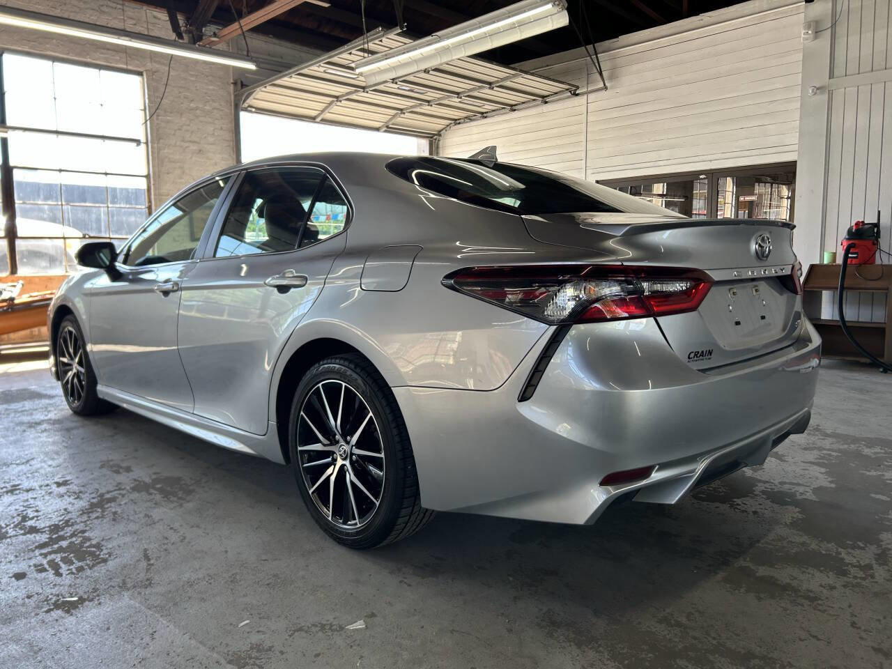 Used 2022 Toyota Camry SE image 6