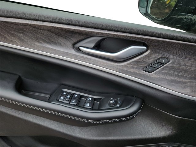 Used 2024 Jeep Grand Cherokee L Limited w/ Luxury Tech Group II image 19