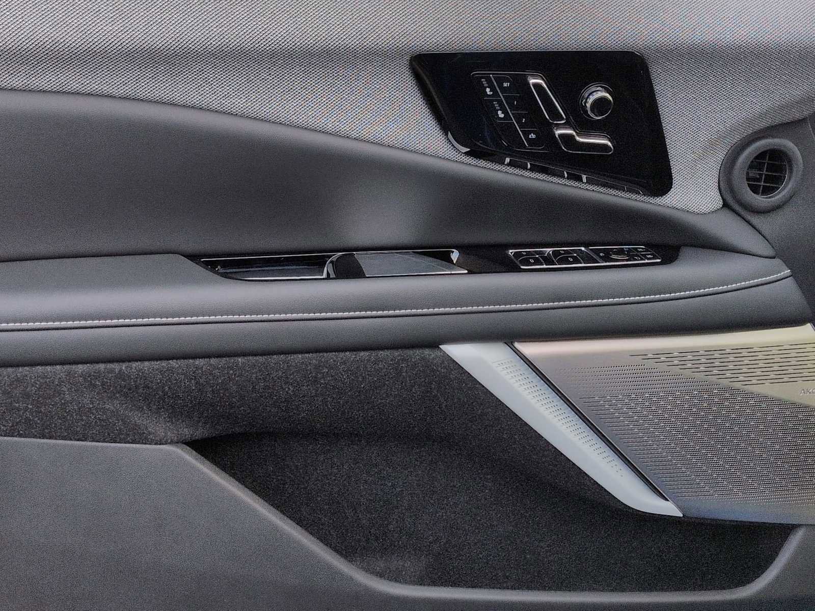 New 2025 Cadillac Optiq Luxury 1 image 10