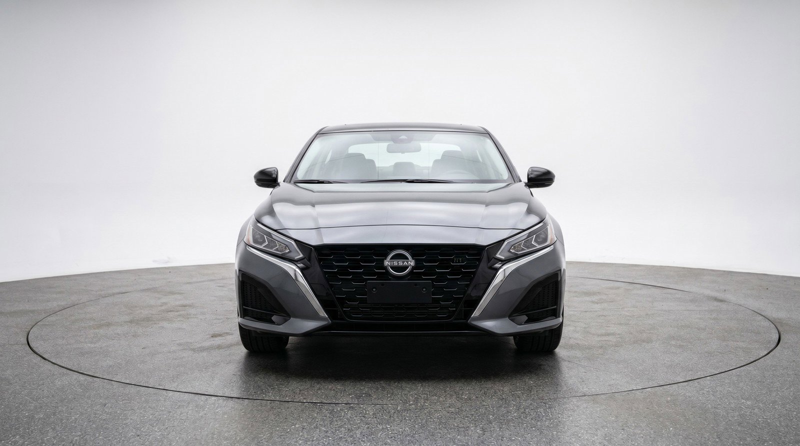 Used 2025 Nissan Altima 2.5 SV FWD image 2