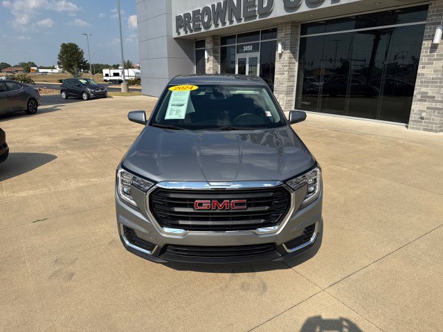 Used 2024 GMC Terrain SLE image 7