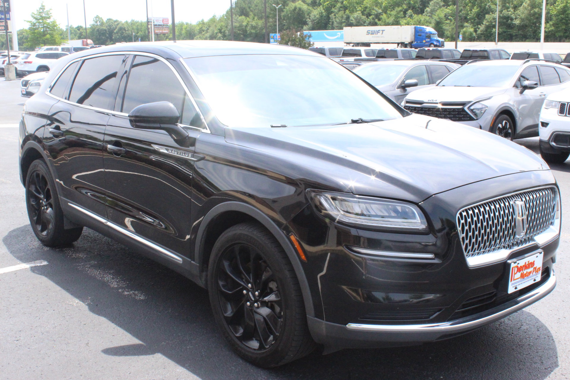 Used 2021 Lincoln Nautilus Reserve w/ Cargo Utility Package AWD/4WD image 4
