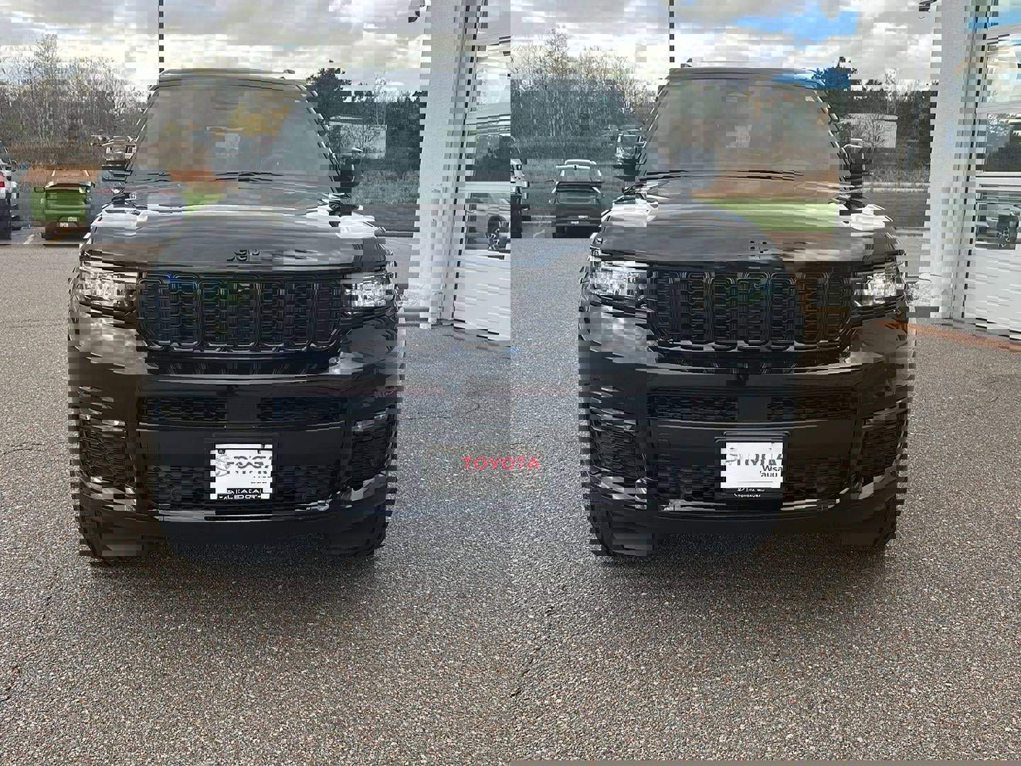 Used 2025 Jeep Grand Cherokee L Limited w/ Luxury Tech Group II image 10