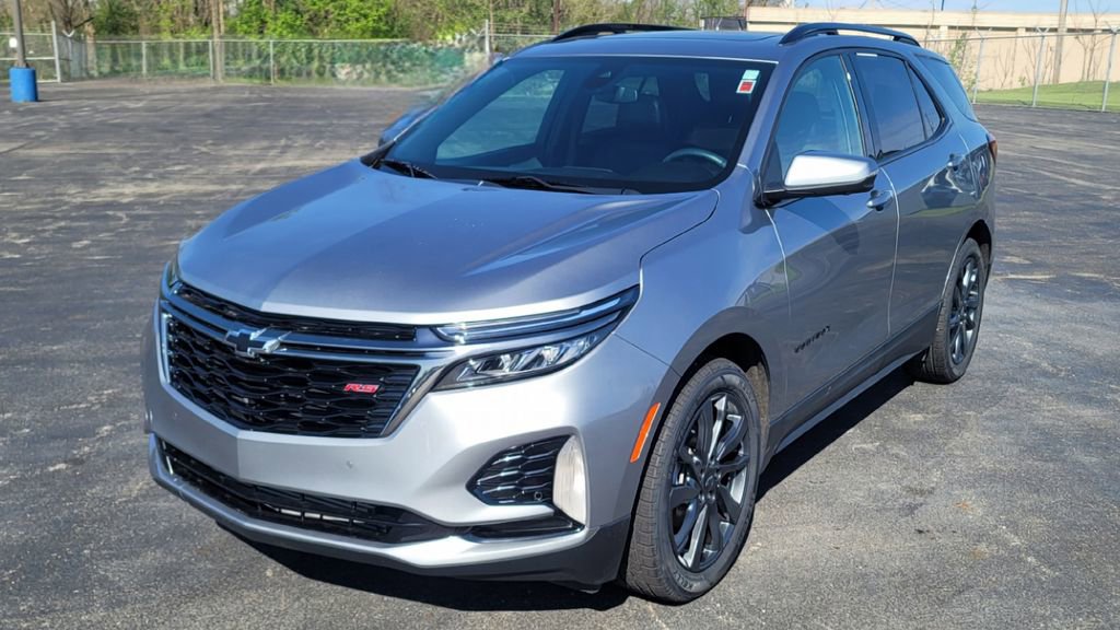 Used 2023 Chevrolet Equinox RS FWD image 3
