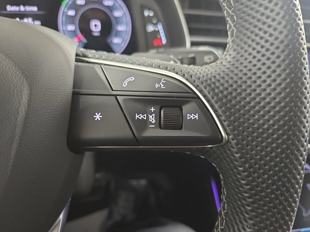 Used 2025 Audi SQ7 Prestige AWD/4WD image 6