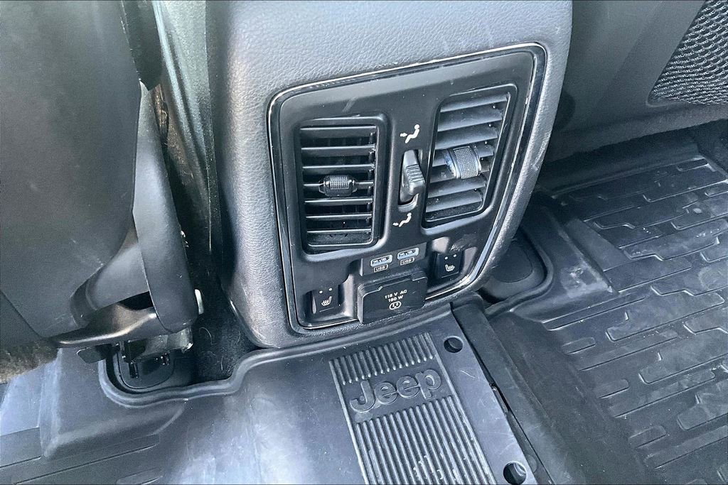 Used 2019 Jeep Grand Cherokee Trailhawk w/ Trailhawk Luxury Group AWD/4WD image 18