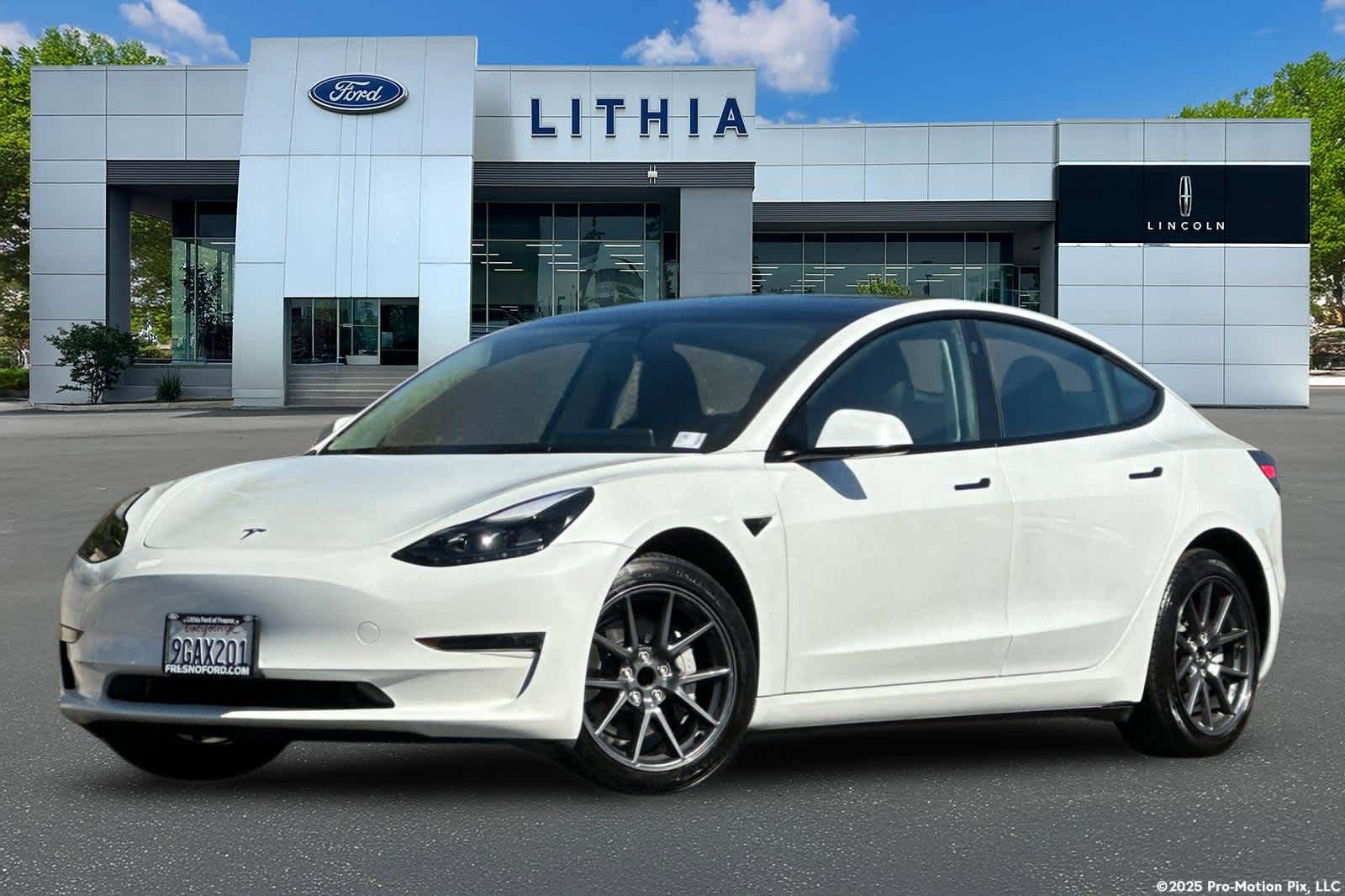 Used 2023 Tesla Model 3 Standard Range RWD image 1