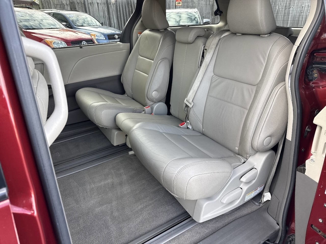 Used 2015 Toyota Sienna image 57