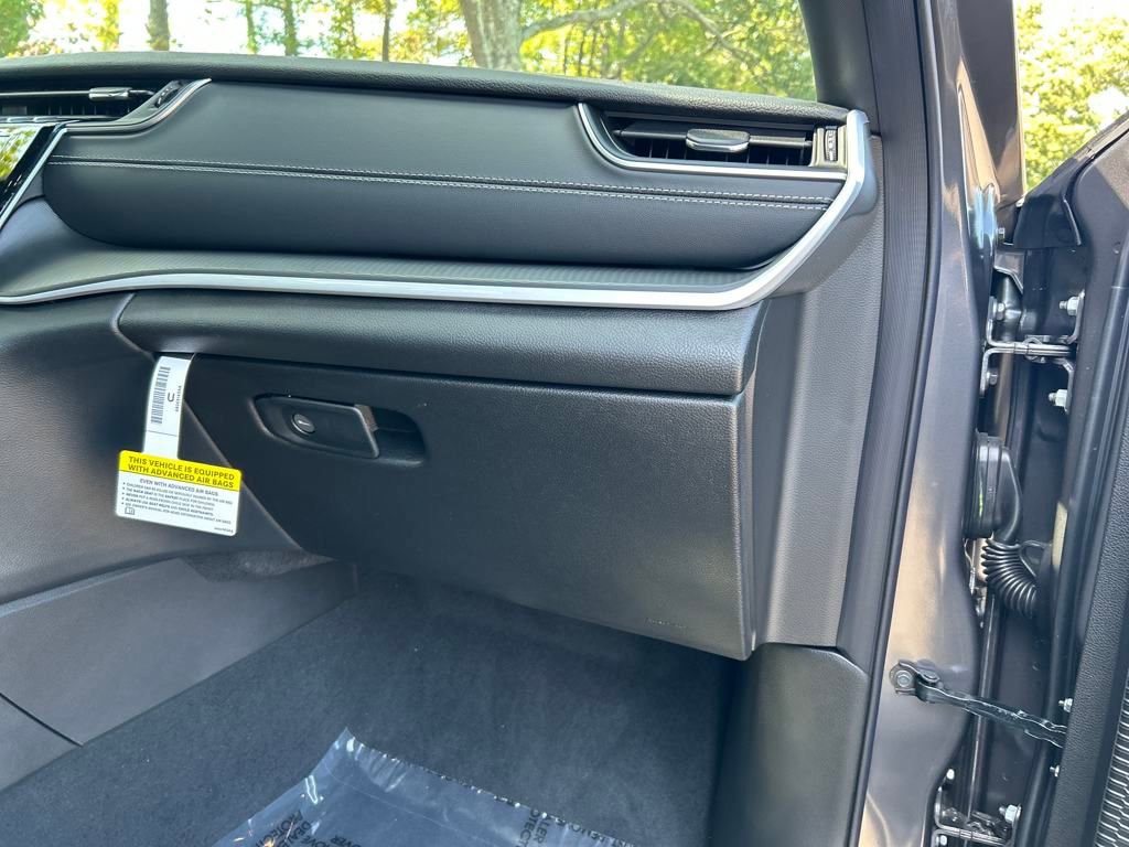 New 2025 Jeep Grand Cherokee Altitude image 26