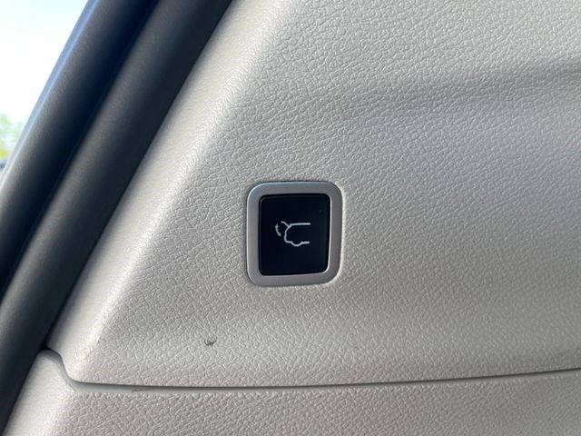 Certified 2023 Chrysler Pacifica Limited FWD image 24